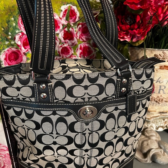 Coach Handbag - Picture 4 of 4